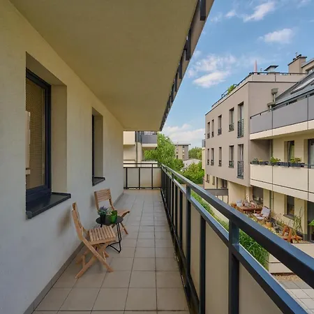 アパート Elegant 1 Bedroom With Balcony In By Renters ヴロツワフ