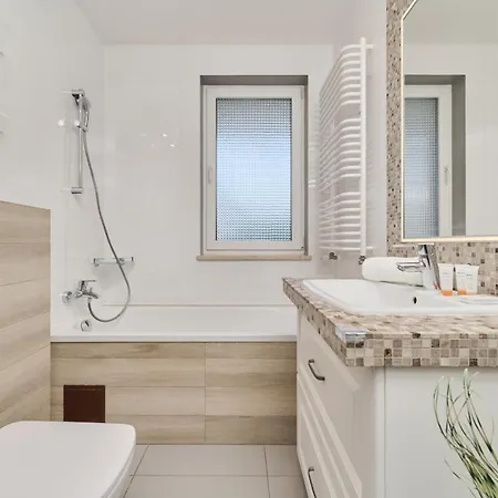 アパート Elegant 1 Bedroom With Balcony In By Renters