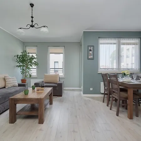 Elegant 1 Bedroom With Balcony In By Renters アパート