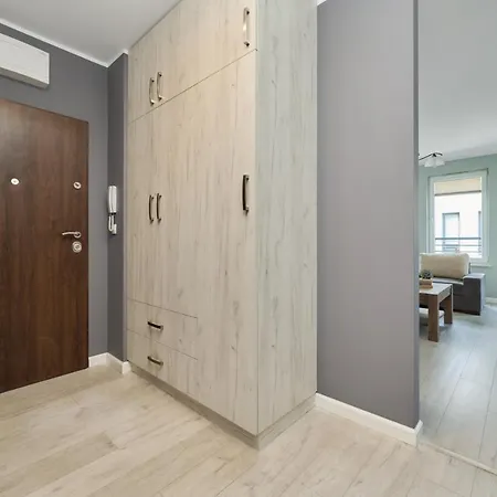 アパート Elegant 1 Bedroom With Balcony In By Renters